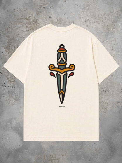 Off White Oversized Tattoo T-Shirt mit großem Dolch Rückenprint im Traditional Tattoo Stil