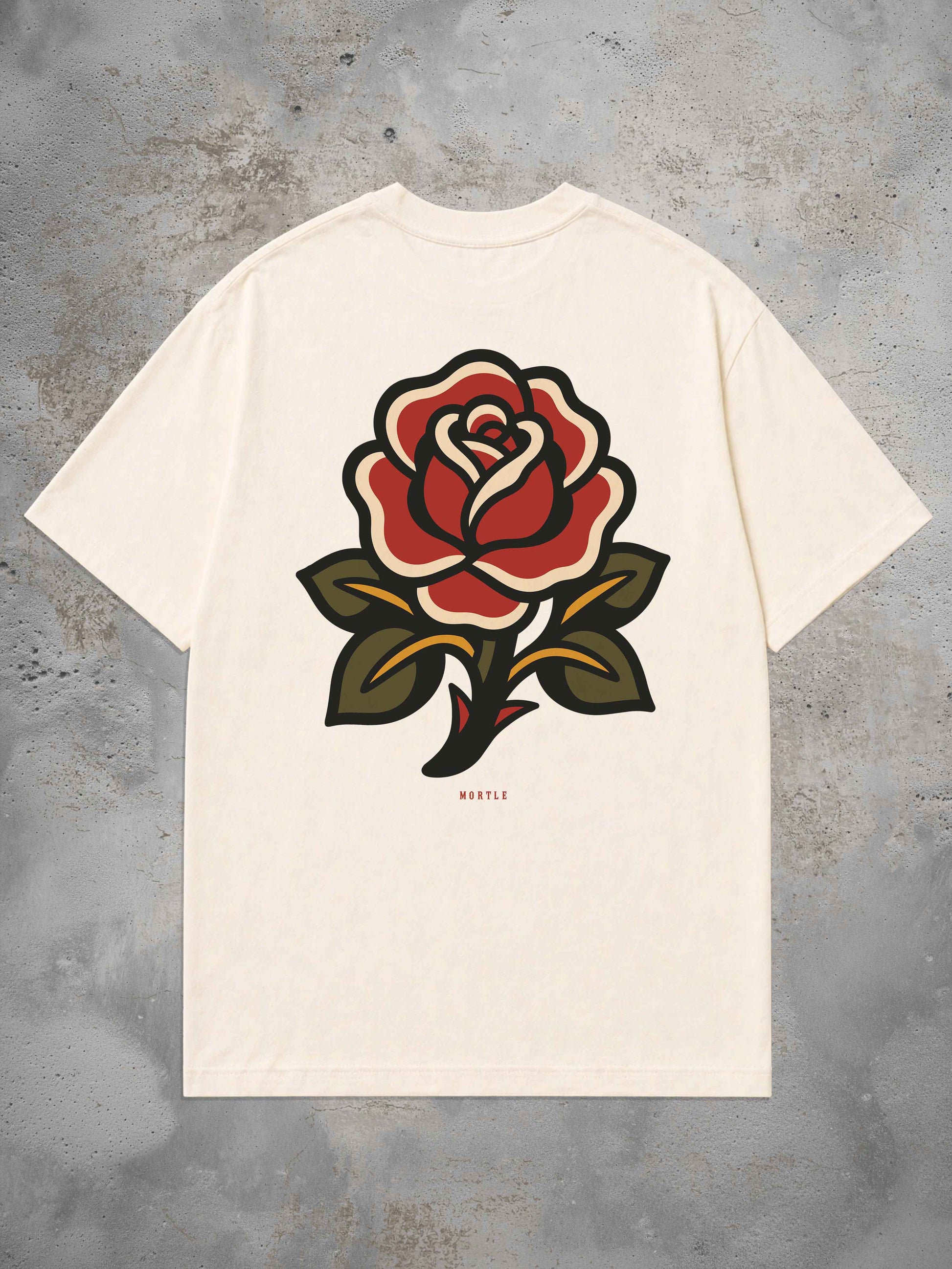 Oversized offwhite Tattoo T-Shirt mit großer Rose im Traditional Tattoo Stil auf dem Rücken