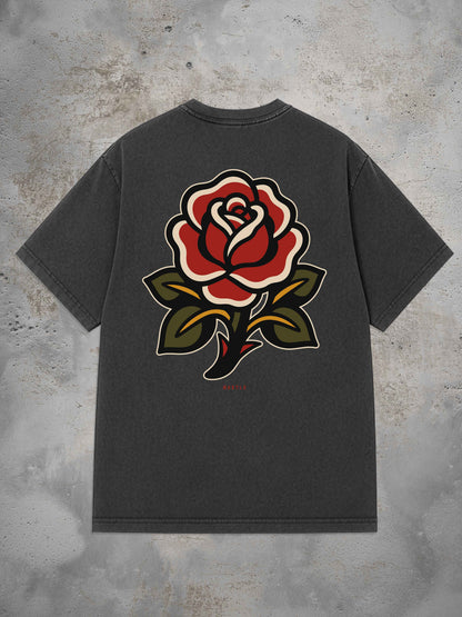 Oversized Washed Black Tattoo T-Shirt mit großer Rose im Traditional Tattoo Stil auf dem Rücken