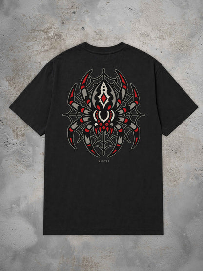 MORTLE Spider Oversized Tattoo T-Shirt in Schwarz mit rot-grauem Spinnen- und Spinnennetz-Backprint im Traditional Tattoo Stil