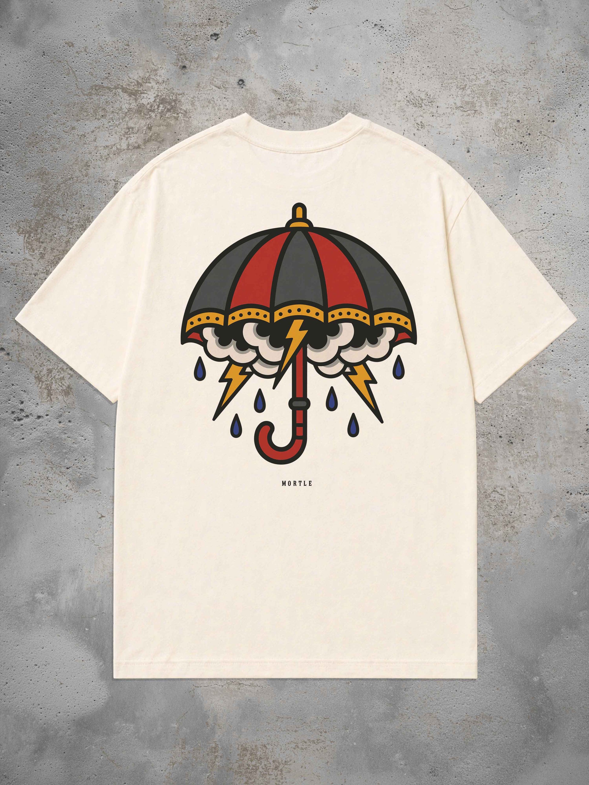 MORTLE Storm Umbrella Oversized T-Shirt in Off White mit Regenschirm, Gewitterwolken und Blitzen als großem Backprint.