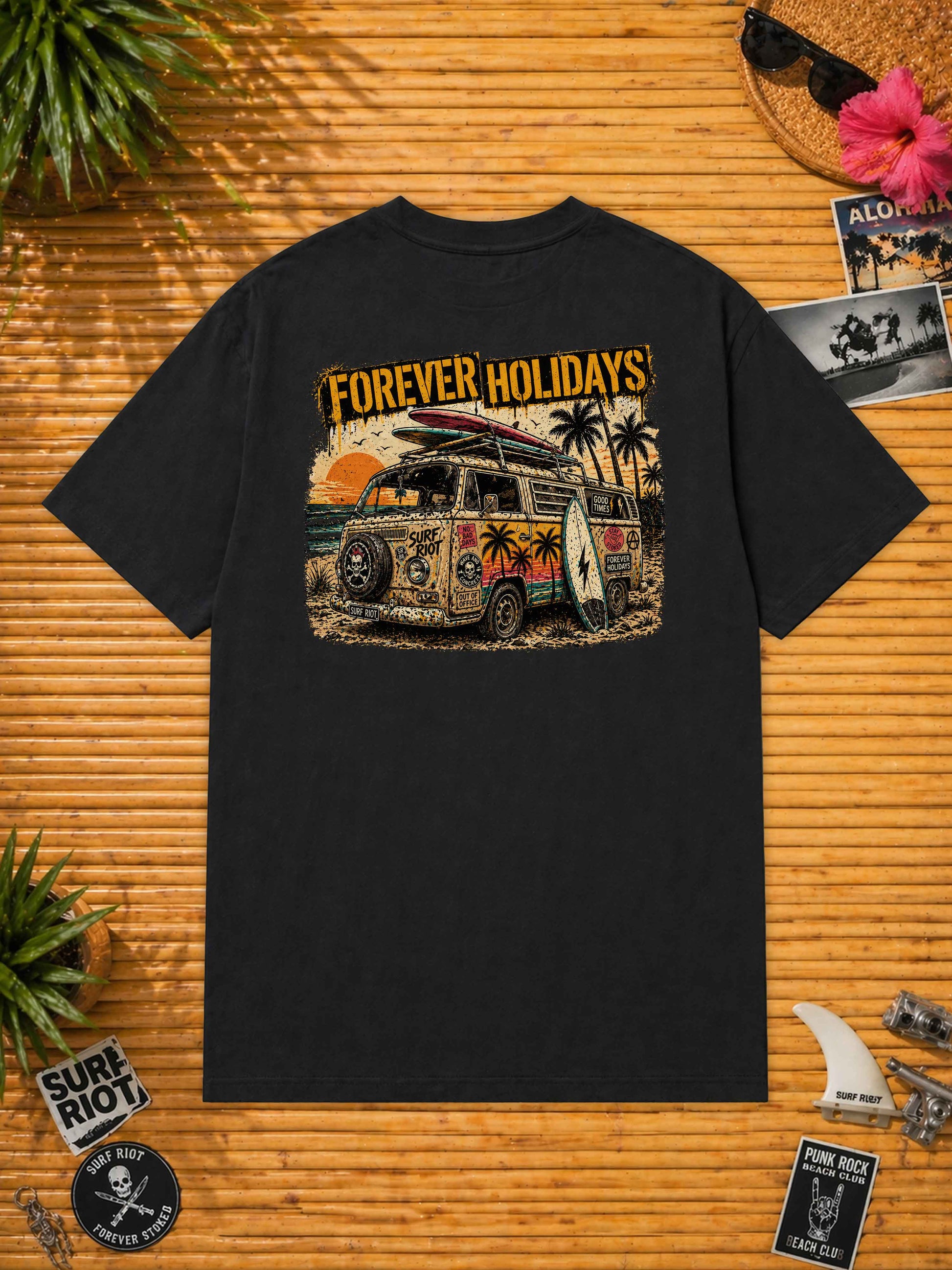 Schwarzes Forever Holidays Festival Shirt von Surf Riot
