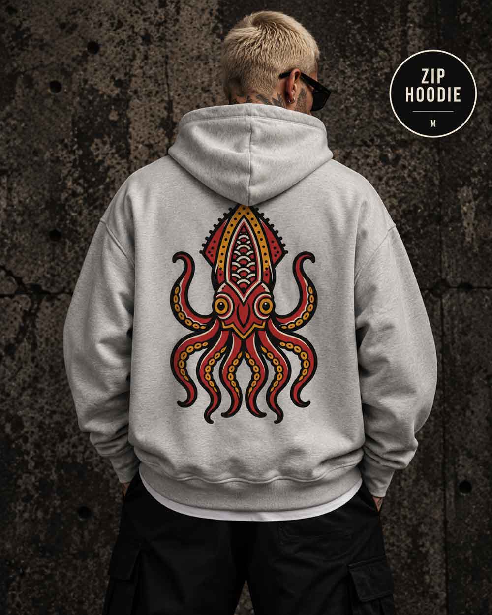 Männliches Model trägt grau melierten MORTLE Octopus Oversized Zip Hoodie mit großem Traditional Tattoo Backprint
