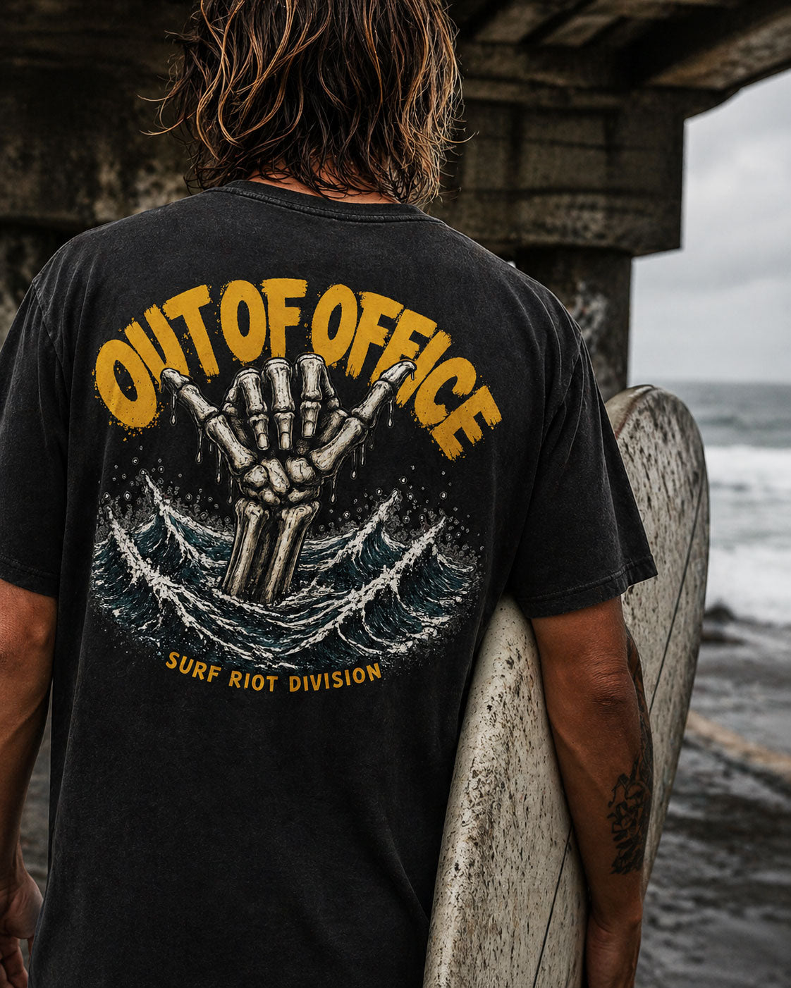 Out Of Office Loose Fit Shirt von Surf Riot in black
