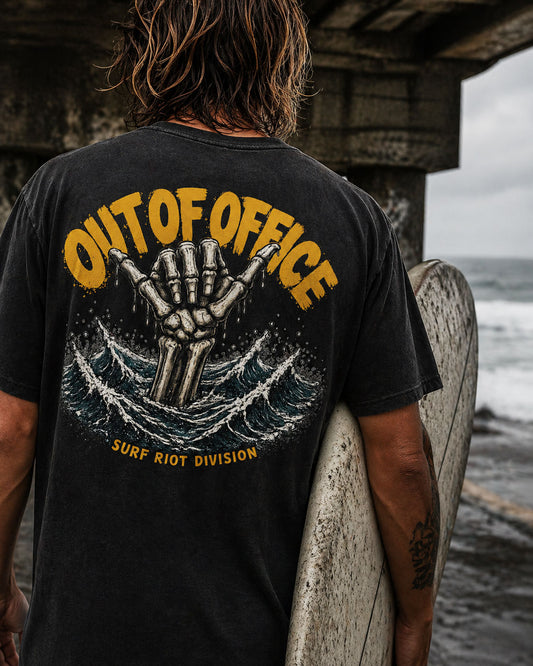 Out Of Office Loose Fit Shirt von Surf Riot in black